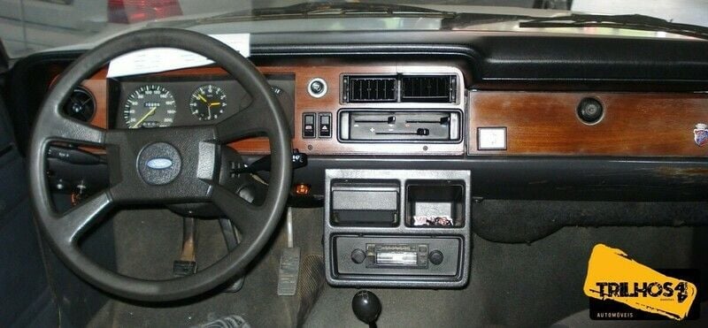 Usado Ford Taunus 73 HP (53 kW) 1981 Verde Sedan