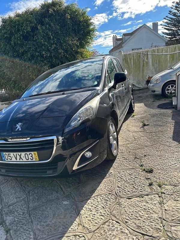 Usado Peugeot 5008 120 HP (88 kW) 2016 Preto Carrinha