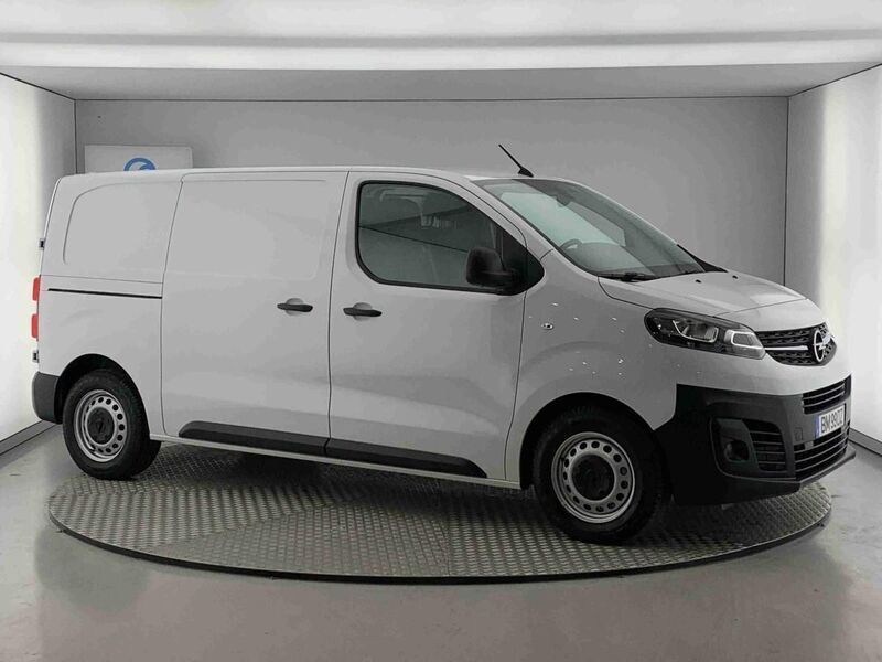Branco Usado 2024 Opel Vivaro-e Combi Van | € 30.990 - Imagem 1/4
