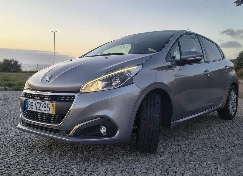 Usado 2019 Peugeot 208 Signature Sky Citadino | € 10.300 (Bom preço) - Imagem 1/4