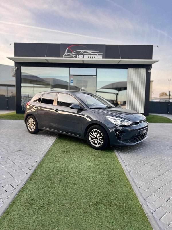 Usado Kia Rio 84 HP (61 kW) 2023 Cinza