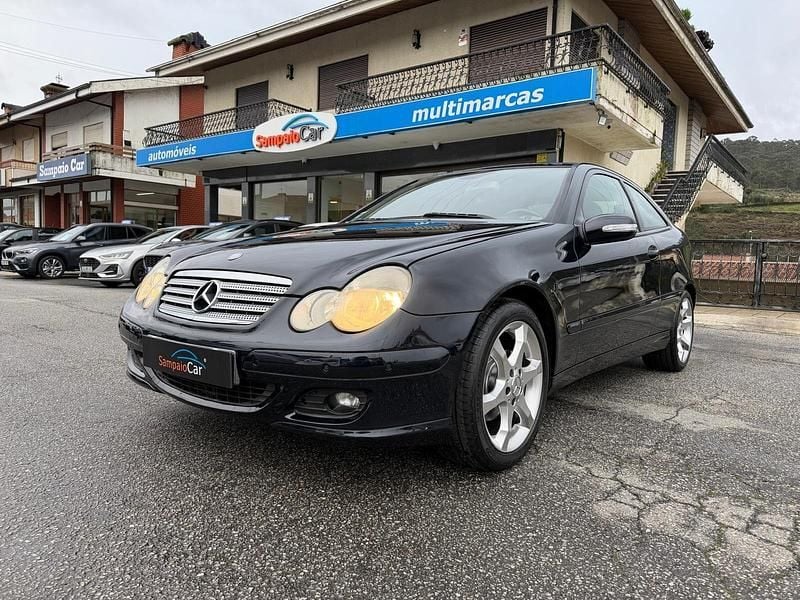 Usado Mercedes C220 AMG 150 HP (110 kW) 2006 Preto Coupé