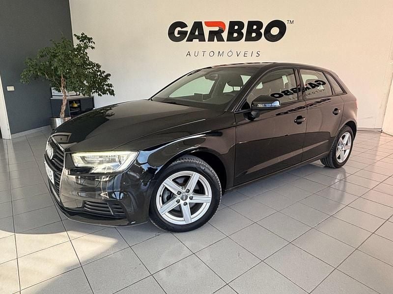Usado Audi A3 Design 116 HP (85 kW) 2019 Preto Sedan