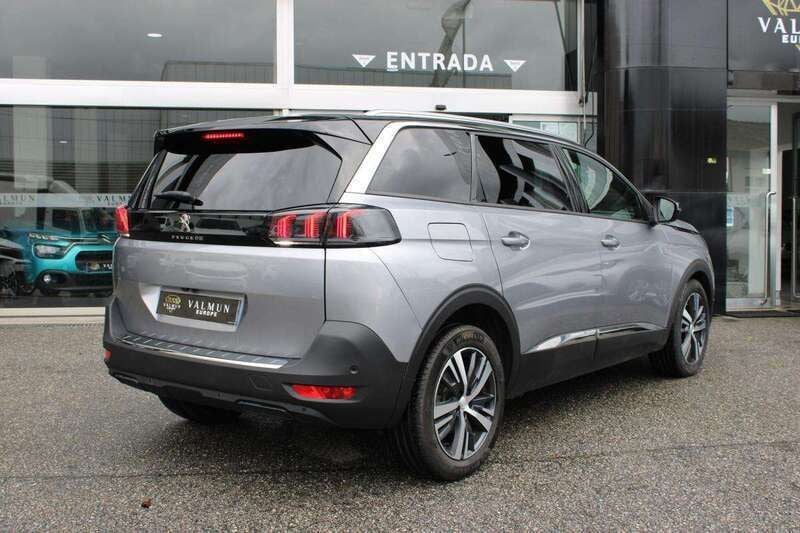Usado Peugeot 5008 Allure 130 HP (95 kW) 2023 Cinzento Monovolume