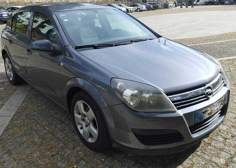 Usado Opel Astra 90 HP (66 kW) 2006 Sedan