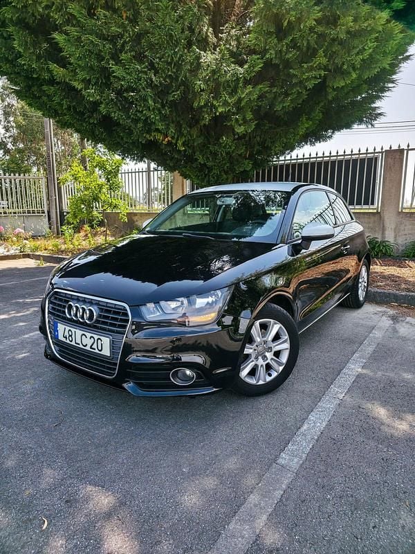 Preto Usado 2010 Audi A1 Attraction Citadino | € 9.500 (Preço justo) - Imagem 1/4