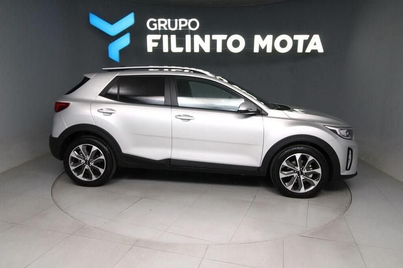 Cinza Usado 2025 Kia Stonic SUV | € 20.390 (Preço justo) - Imagem 1/4