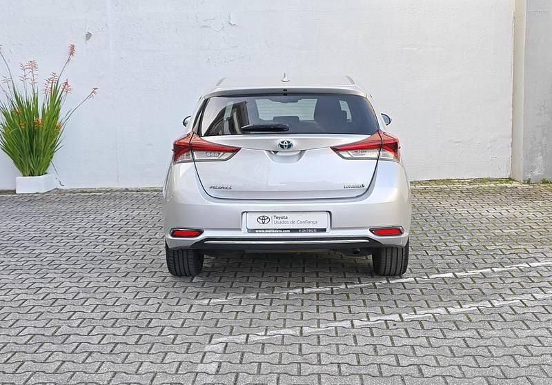Usado Toyota Auris Comfort 136 HP (100 kW) 2017 Cinza (desconhecido) Sedan