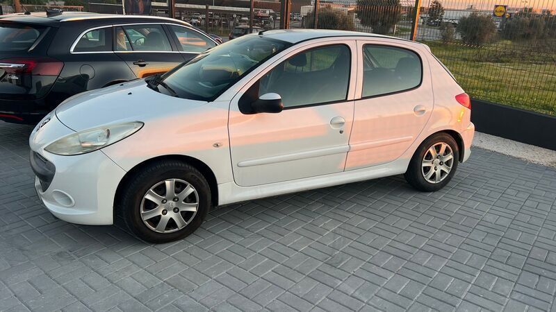 Branco Usado 2012 Peugeot 206 | € 7.250 - Imagem 1/2