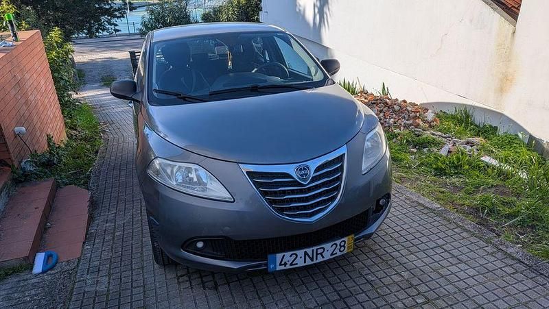 Usado Lancia Ypsilon 69 HP (50 kW) 2014 Citadino