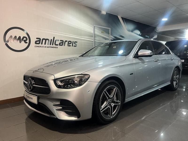 Cinza Usado 2020 Mercedes E300 AMG line Sedan | € 38.500 (Preço justo) - Imagem 1/4