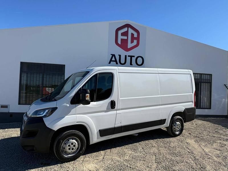 Branco Usado 2020 Peugeot Boxer Premium Van | € 17.490 (Preço justo) - Imagem 1/4