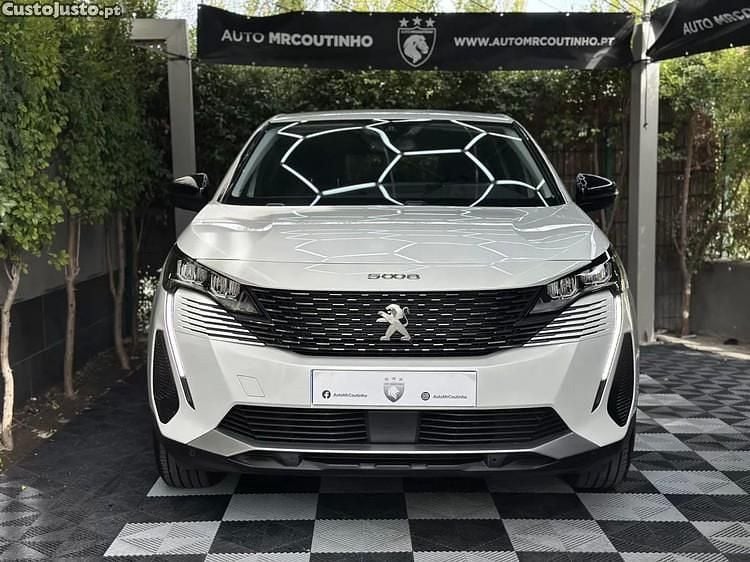 Usado Peugeot 5008 Active 130 HP (95 kW) 2022 Branco Monovolume