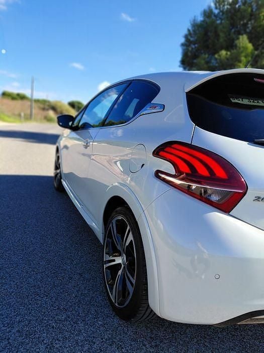 Usado 2015 Peugeot 208 GTi Citadino | € 12.100 (Preço justo) - Imagem 1/4