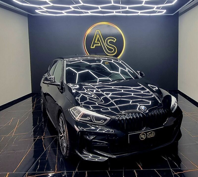 Preto Usado 2020 BMW 118 Performance Citadino | € 25.999 (Preço justo) - Imagem 1/4
