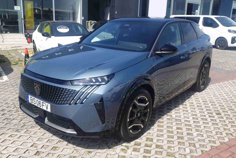 Azul Usado 2025 Peugeot e-3008 GT SUV | € 49.900 (Preço justo) - Imagem 1/4