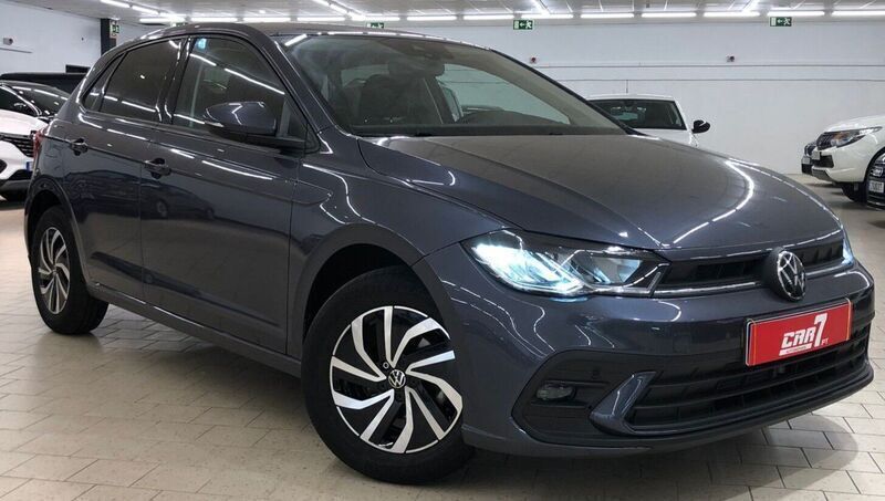 Cinza Usado 2022 VW Polo Life Citadino | € 16.750 (Preço justo) - Imagem 1/4