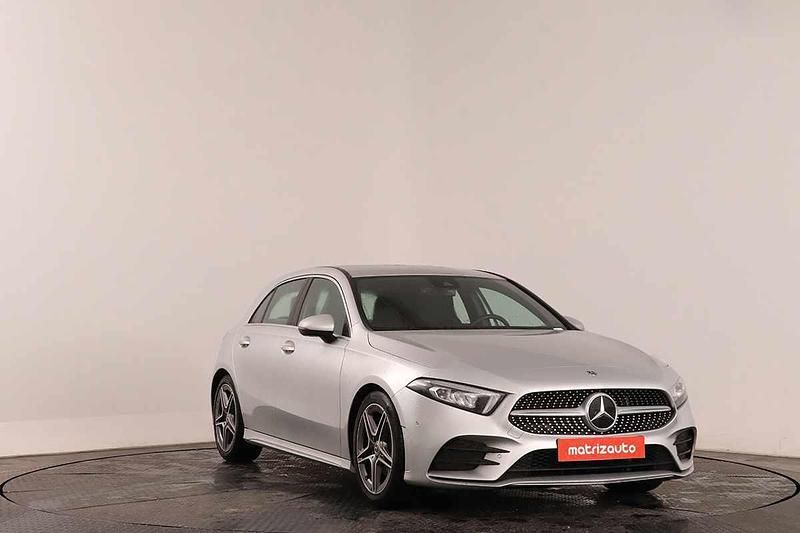 Cinzento Usado 2020 Mercedes A180 Citadino | € 34.499 - Imagem 1/4