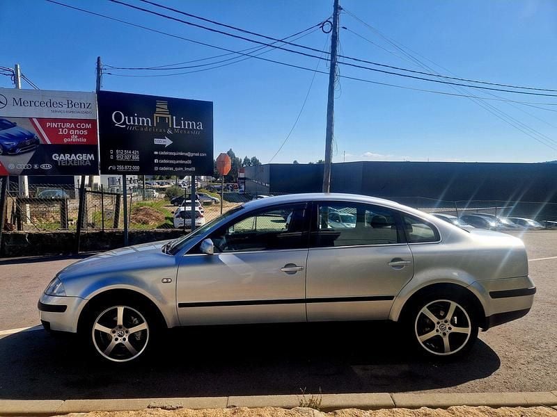 Cinza Usado 2001 VW Passat Sedan | € 4.200 (Preço justo) - Imagem 1/4
