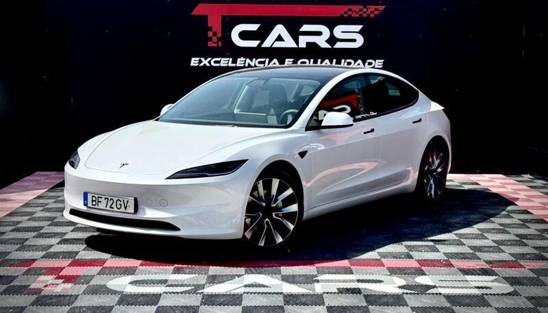 Branco Usado 2023 Tesla Model 3 Long Range Sedan | € 39.900 (Preço justo) - Imagem 1/4