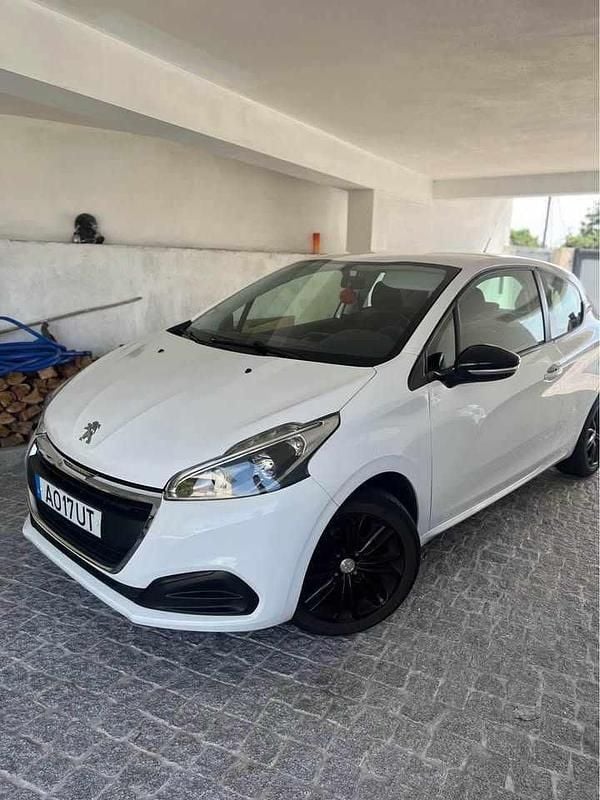 Branco Usado 2015 Peugeot 208 Citadino | € 6.250 (Preço justo) - Imagem 1/4