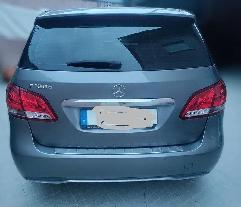 Usado 2016 Mercedes B180 Monovolume | € 15.500 (Preço justo) - Imagem 1/4