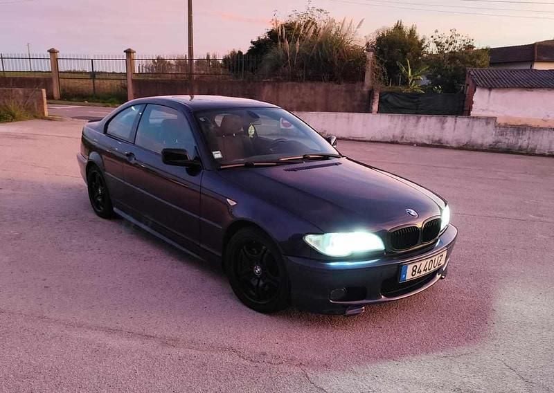 Azul Usado 2003 BMW 330 Sedan | € 12.500 - Imagem 1/4