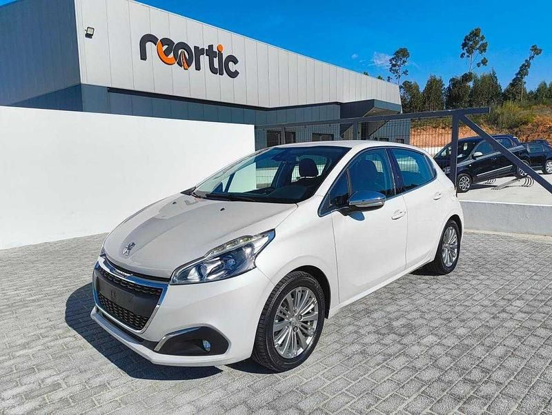Branco Usado 2017 Peugeot 208 Allure Citadino | € 12.850 (Preço justo) - Imagem 1/4