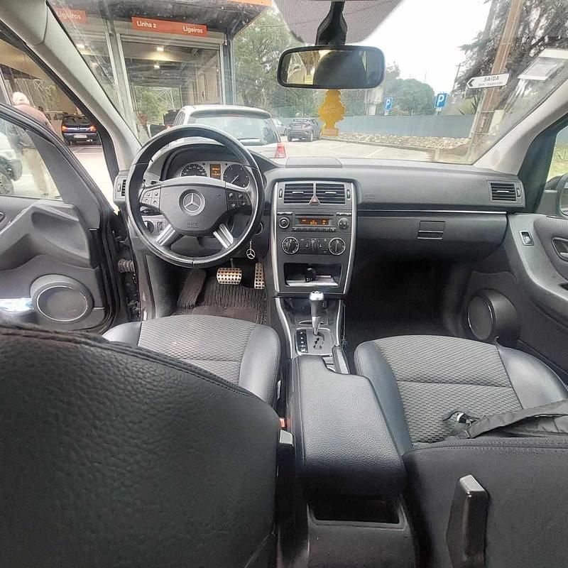 Usado Mercedes B180 109 HP (80 kW) 2010 Preto Monovolume