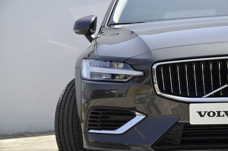 Usado Volvo V60 Core 350 HP (257 kW) 2024 Cinzento Carrinha