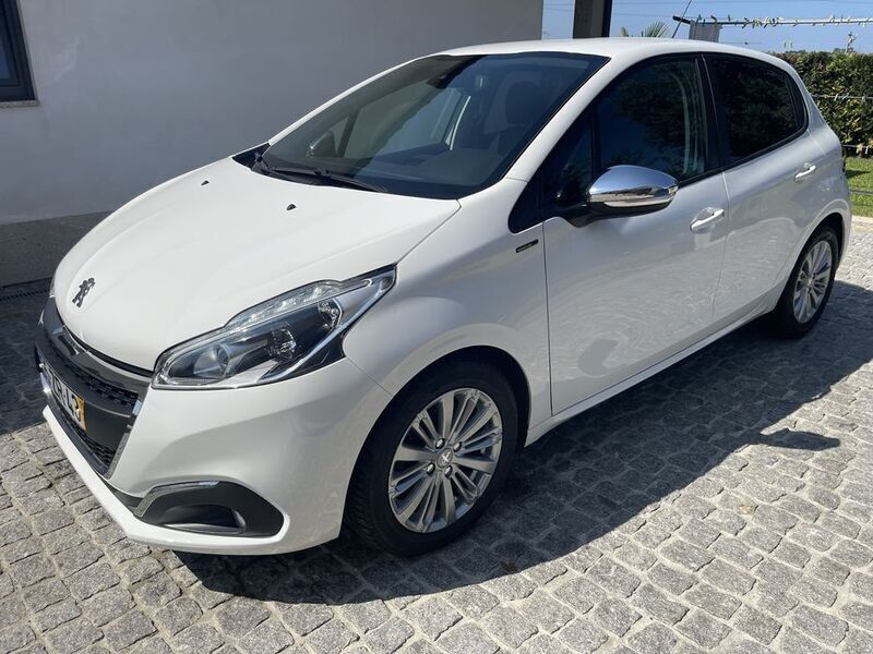 Usado 2019 Peugeot 208 Signature Sky Citadino | € 11.750 (Super Preço) - Imagem 1/4