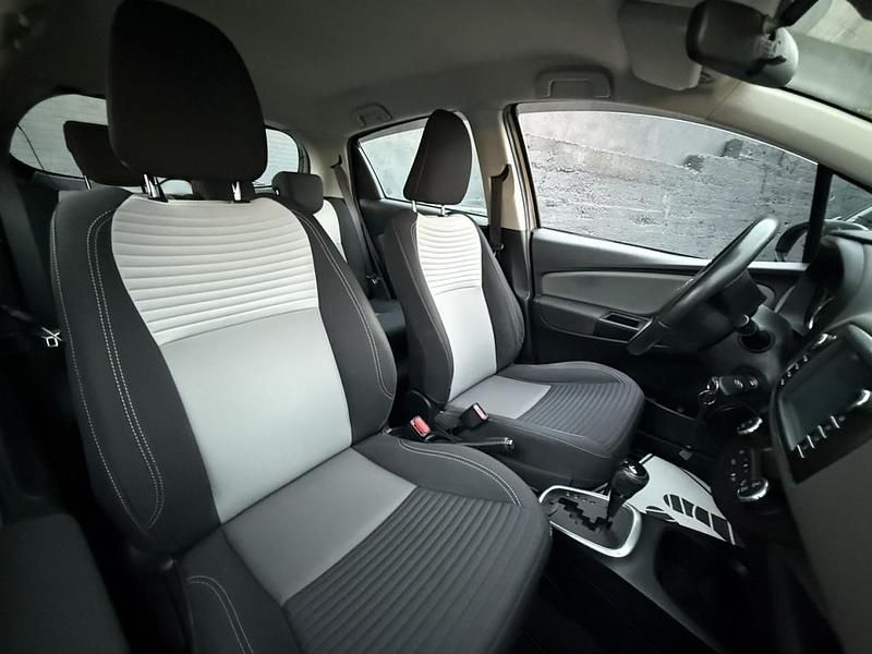 Usado Toyota Yaris Hybrid Comfort 100 HP (73 kW) 2017 Cinza