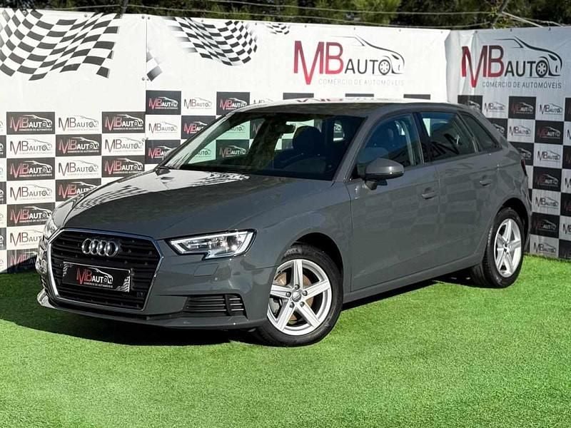 Cinza Usado 2018 Audi A3 Sport Sedan | € 21.500 (Preço justo) - Imagem 1/4