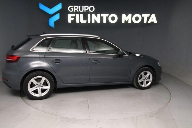 Usado Audi A3 116 HP (85 kW) 2019 Cinza Sedan