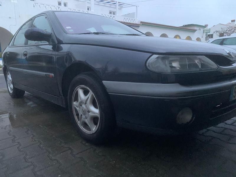Usado Renault Laguna 110 HP (80 kW) 2000 Sedan