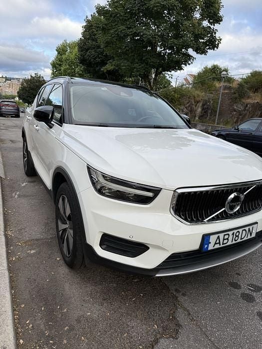 Usado 2020 Volvo XC40 SUV | € 23.999 - Imagem 1/4