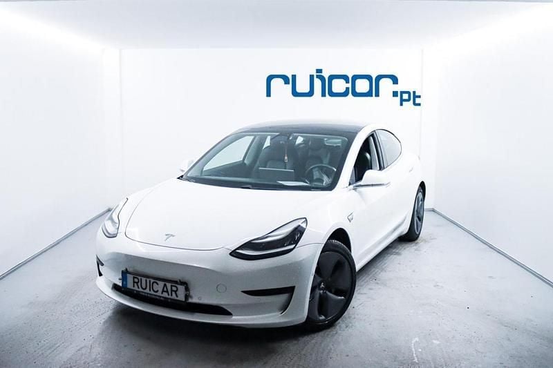 Branco Usado 2020 Tesla Model 3 Sedan | € 24.950 (Preço justo) - Imagem 1/4