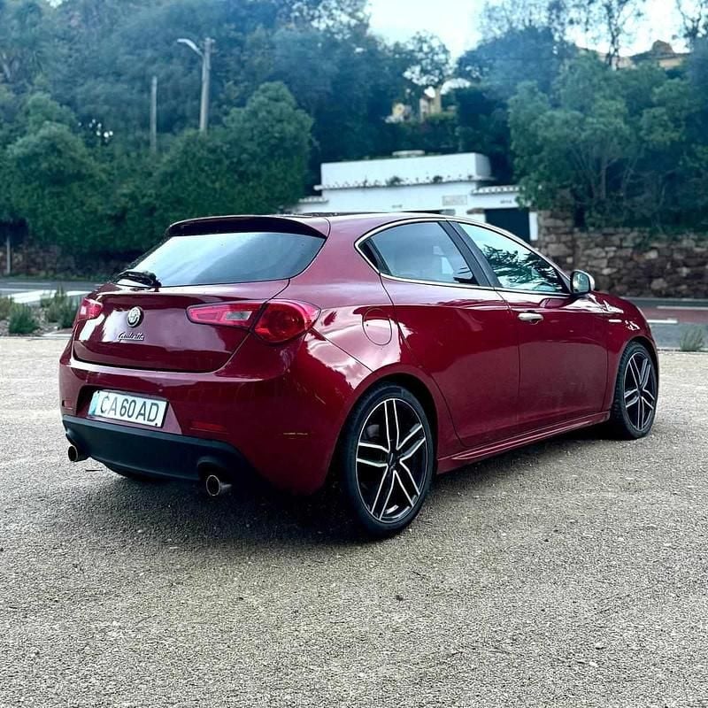 Usado Alfa Romeo Giulietta 235 HP (172 kW) 2012 Vermelho Citadino