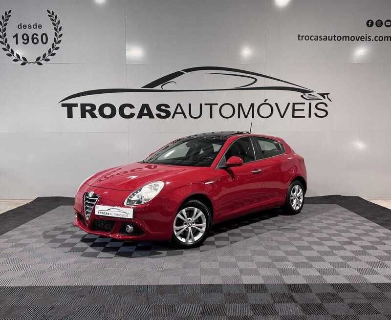 Vermelho Usado 2014 Alfa Romeo Giulietta Citadino | € 13.450 - Imagem 1/4
