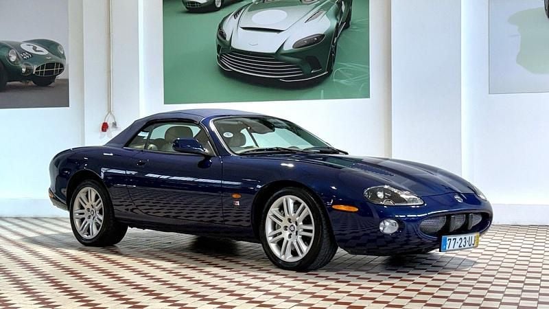 Azul Usado 2002 Jaguar XKR S Cabrios | € 36.000 - Imagem 1/4