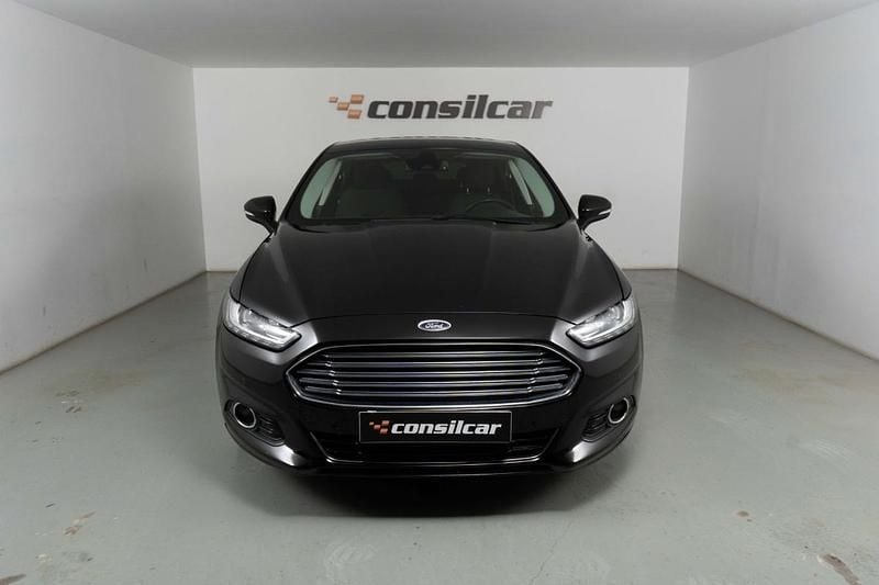 Usado Ford Mondeo Titanium 120 HP (88 kW) 2017 Preto Sedan