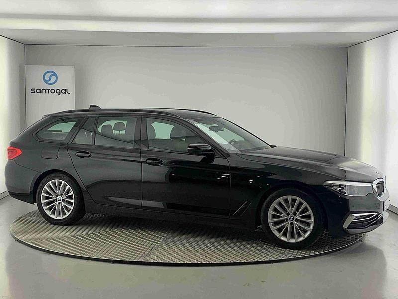 Preto Usado 2020 BMW 520 Luxury Line Carrinha | € 33.990 (Preço justo) - Imagem 1/4