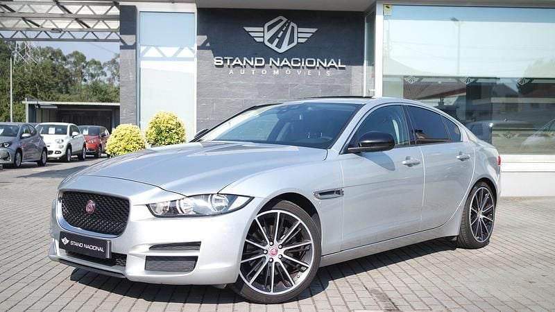 Cinzento Usado 2018 Jaguar XE Prestige Sedan | € 15.500 (Super Preço) - Imagem 1/4