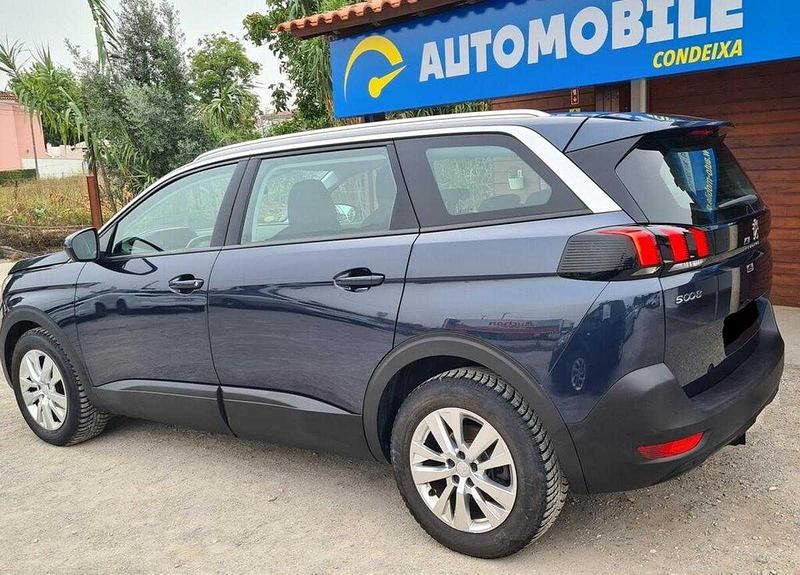 Usado Peugeot 5008 Active 130 HP (95 kW) 2019 Azul Monovolume