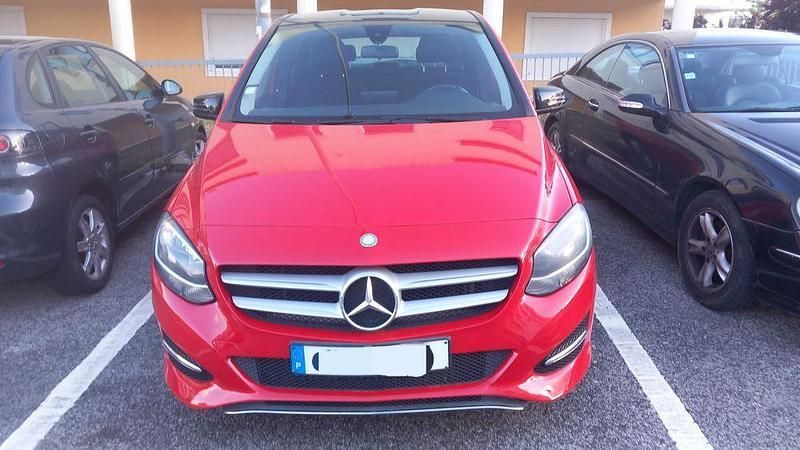 Usado 2015 Mercedes B200 Style Monovolume | € 15.400 - Imagem 1/4
