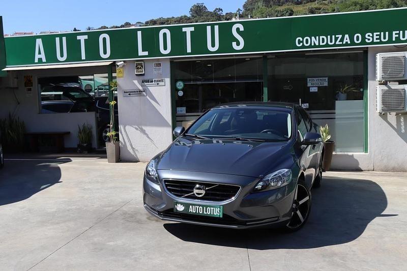 Cinza Usado 2014 Volvo V40 Kinetic Carrinha | € 11.970 (Preço justo) - Imagem 1/4