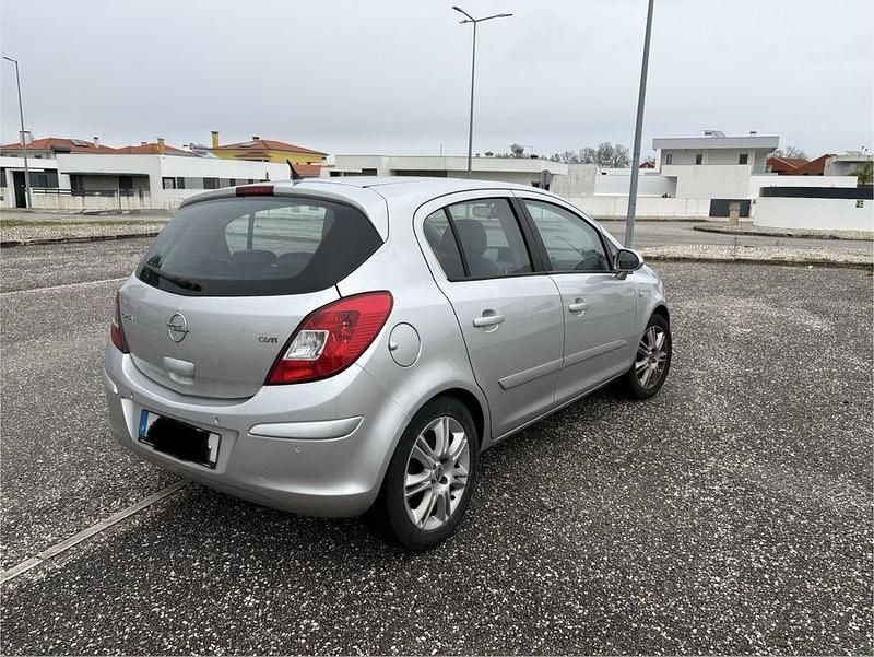 Usado Opel Corsa 90 HP (66 kW) 2007 Sedan