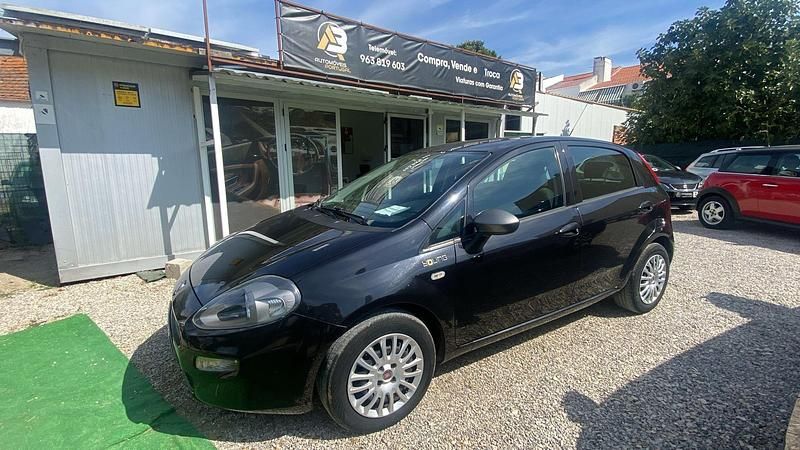 Preto Usado 2015 Fiat Punto Young Citadino | € 8.450 (Preço elevado) - Imagem 1/4