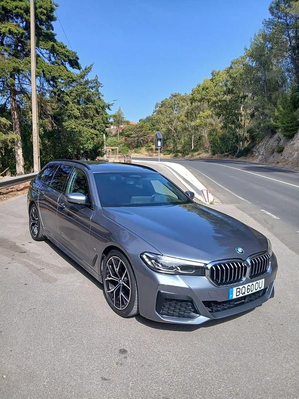 Cinza Usado 2021 BMW 520 Carrinha | € 43.500 (Caro) - Imagem 1/4