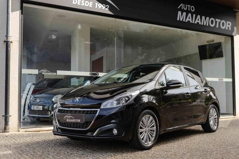 Preto Usado 2018 Peugeot 208 Citadino | € 13.450 (Preço justo) - Imagem 1/4